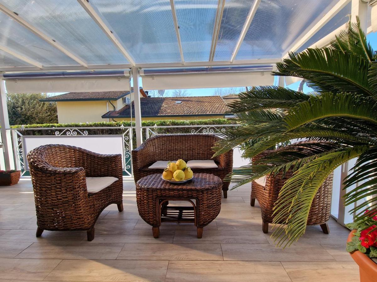 Tra Forte Dei Marmi E Marina Di Massa - Il Melograno Buitenkant foto